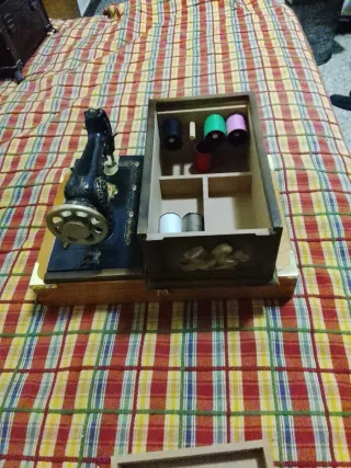Caja Vintage Máquina de Coser