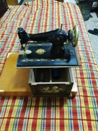 Caja Vintage Máquina de Coser