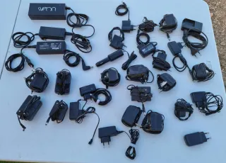 Lote cargadores móviles,portátiles y otros.