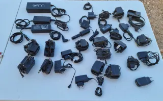 Lote cargadores móviles,portátiles y otros.
