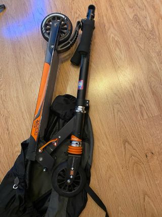 Patinete manual con funda