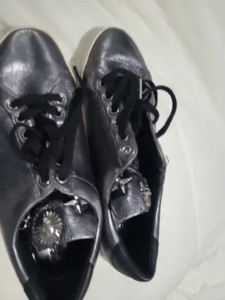 Zapatillas plateadas con adornos