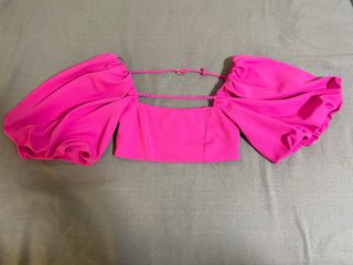 Top Zara fucsia mangas abullonadas