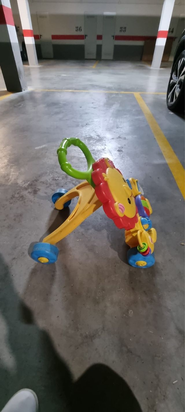 Correpasillos bebé león Fisher-Price