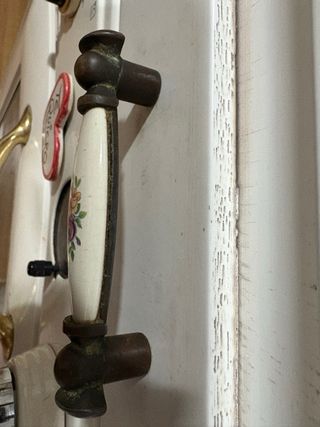 Maniglie in ceramica e ottone con fiori