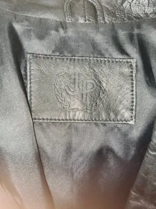 Chaquetón de piel negro en perfecto estado