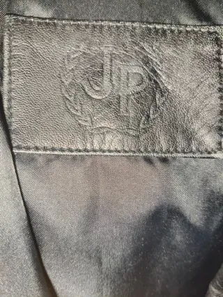 Chaquetón de piel negro en perfecto estado