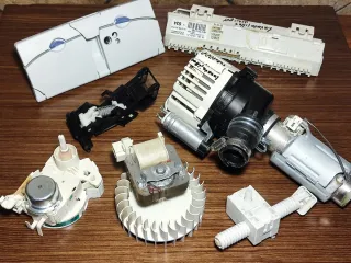 Despiece Lavavajillas Whirlpool ADG 8983