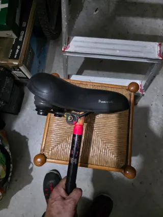 Sillín de bicicleta negro