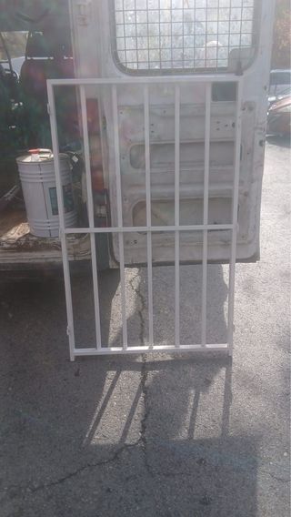 Reja de ventana blanca hay en total 3 35€ cada una