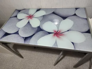 Tavolo da cucina in vetro e metallo