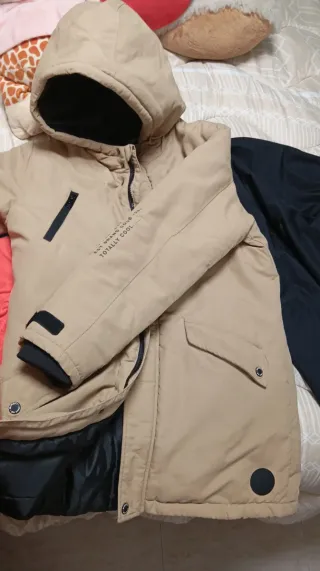 Parka beige como nueva de niño talla 11-12