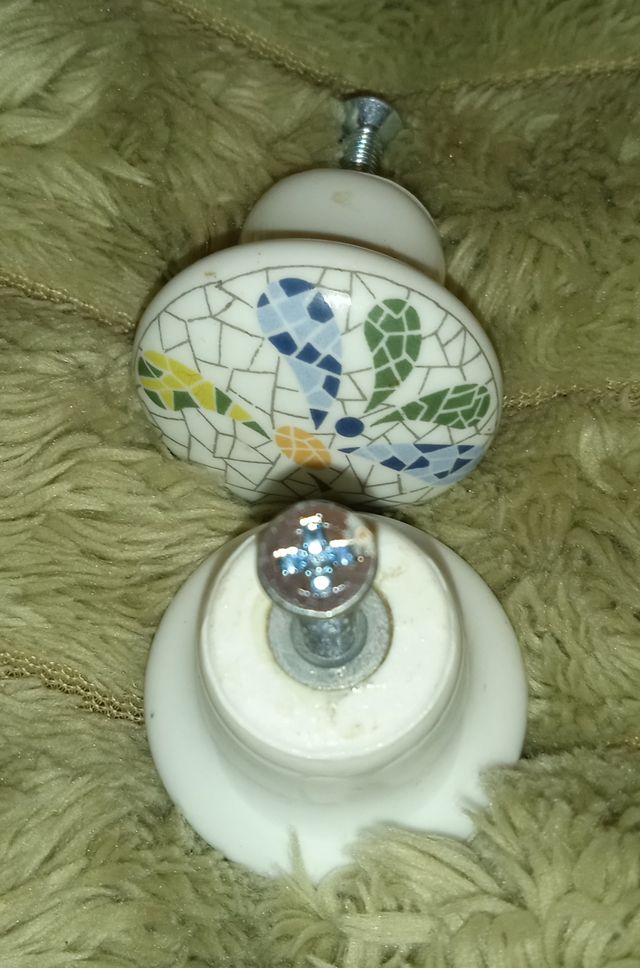 Maniglie in ceramica con design a mosaico