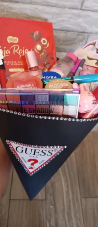 Cajas y conos de maquillaje personalizados