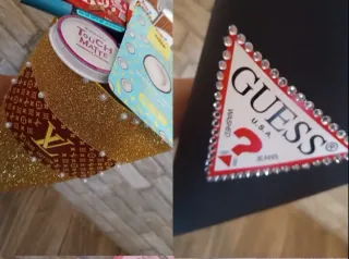 Cajas y conos de maquillaje personalizados
