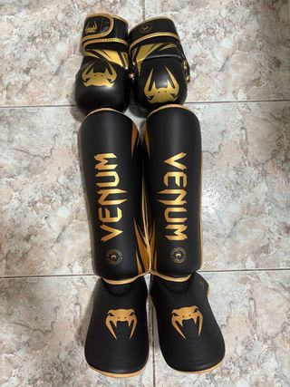 Equipación MMA Venum Guantes y Espinilleras