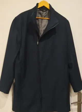 Abrigo de caballero azul + camisa de lino