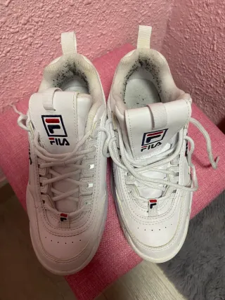 2 pares bambas Fila Blancas y crudas.