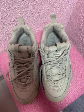 2 pares bambas Fila Blancas y crudas.