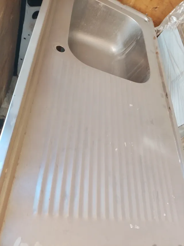 Fregadero profesional con mesa