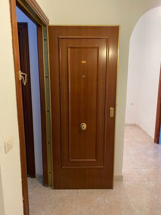 Puerta de seguridad madera
