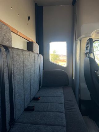 Camión furgoneta para 2 caballos con bola remolque