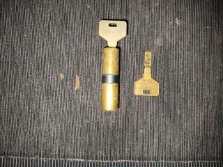Cilindro Ezcurra con dos llaves originales