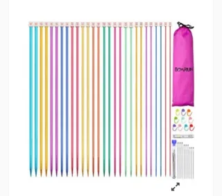 Agujas de tejer de colores con accesorios