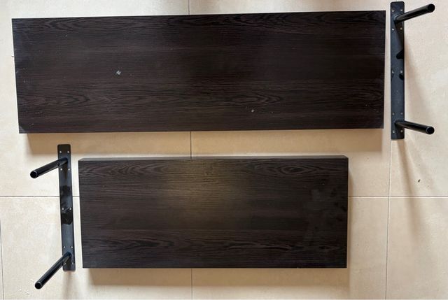 Mueble de baño con lavabo, espejo, váter y bidé