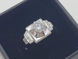 anillo oro 18k con piedra con diamante