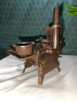 Miniatura cocina hierro forja antigua