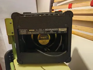 Amplificador Behringer Negro/Marrón