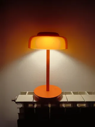 Lampada da tavolo arancione USB