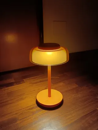 Lampada da tavolo arancione USB