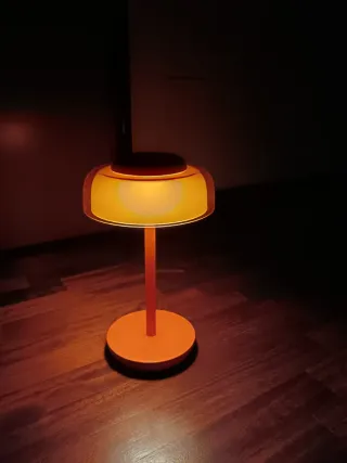 Lampada da tavolo arancione USB