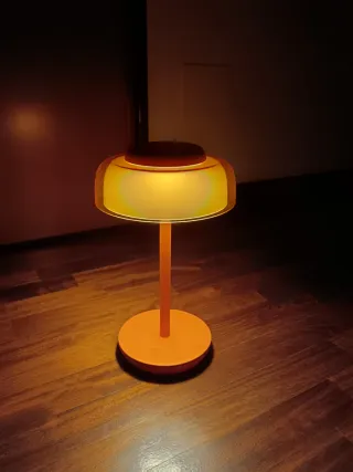 Lampada da tavolo arancione USB
