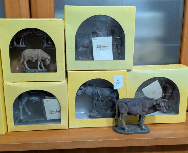 Figuras y decoración portal de Belén El Prado