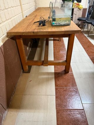 Mesas  de madera maciza en muy bue estado 3,5 metr