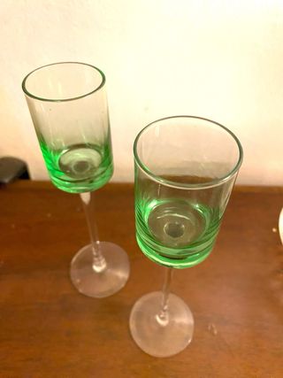 Bicchieri da liquore vintage verdi