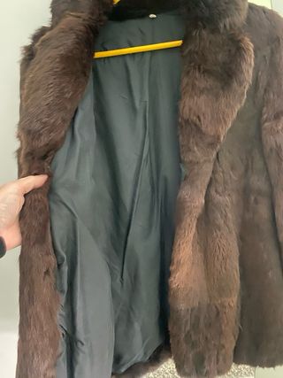 Abrigo de piel de conejo marrón  modelo  actual