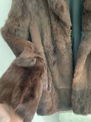 Abrigo de piel de conejo marrón  modelo  actual