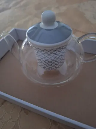 Teiera in vetro con filtro e coperchio