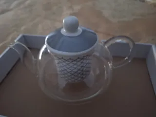Teiera in vetro con filtro e coperchio