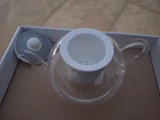 Teiera in vetro con filtro e coperchio