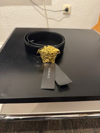 Cinturón Versace Medusa Negro y Dorado Talla 75