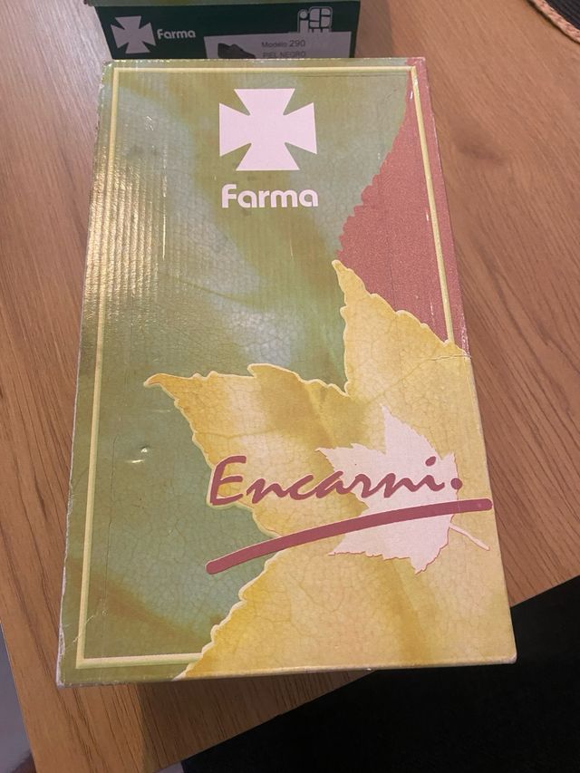 Zapatos de piel negra con velcro