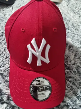 Gorra New Era Roja y Blanca.9 Forty.Youth