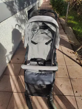 Silla de paseo bebé gris