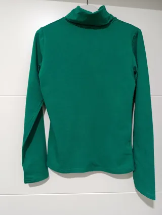 Camiseta térmica verde cuello alto