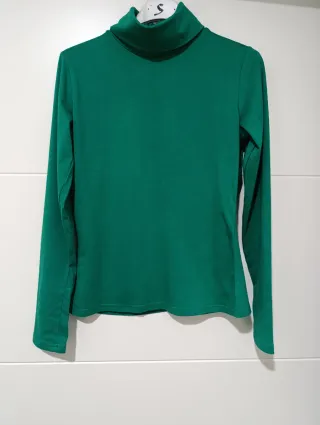 Camiseta térmica verde cuello alto